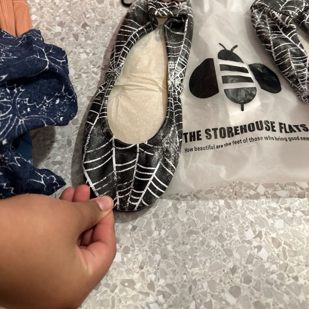 The Storehouse Flats Black and White Flats SIZE6